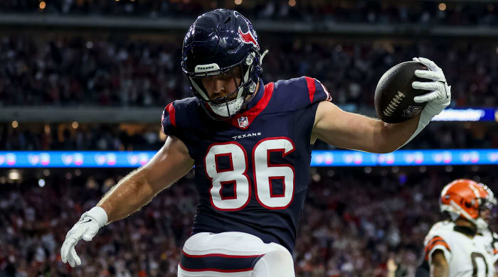Texans tight end Dalton Schultz celebrates a touchdown